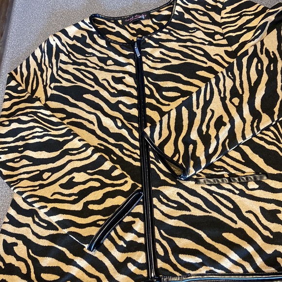 Womens matching zebra skirt and jacket; Size med - Picture 3 of 8